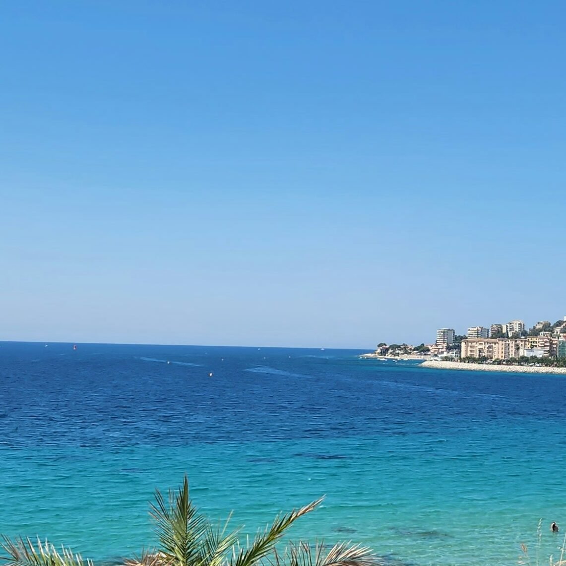 Week-end absurde : quand ton costume-cravate rencontre le ridicule rural